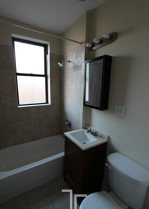 1st image of 818 W Diversey Pkwy #2Q