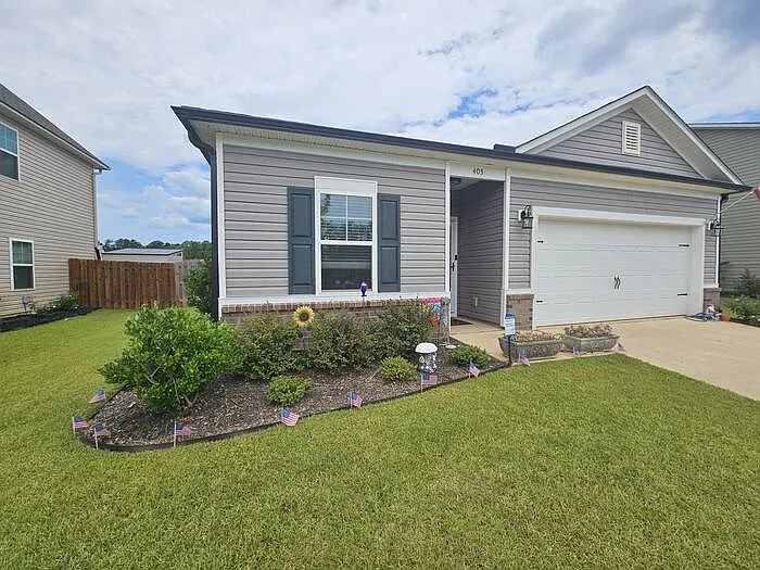 405 Griffon Dr — Photo 2