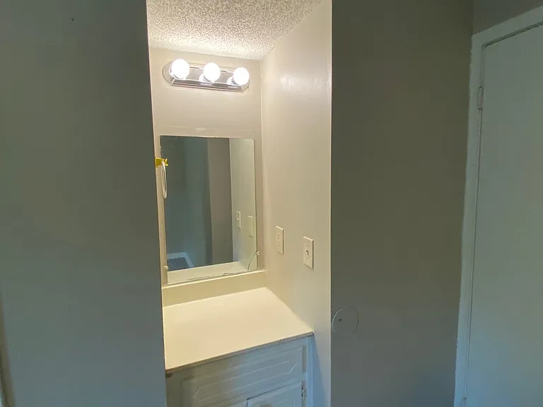124 Bowen St #H — Photo 11