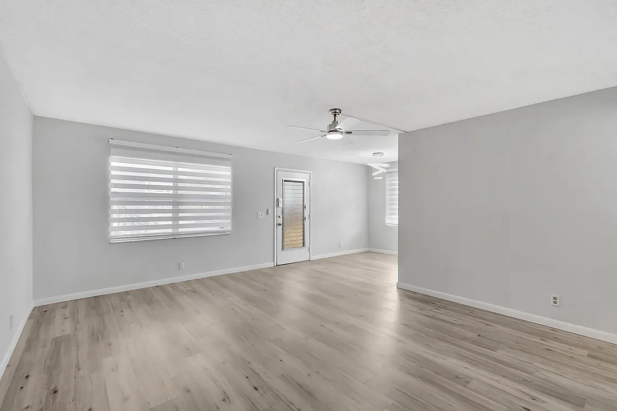 Building Photo - 481 Burgundy St #K