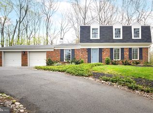 1817 Cranberry Ln, Reston, VA 20191