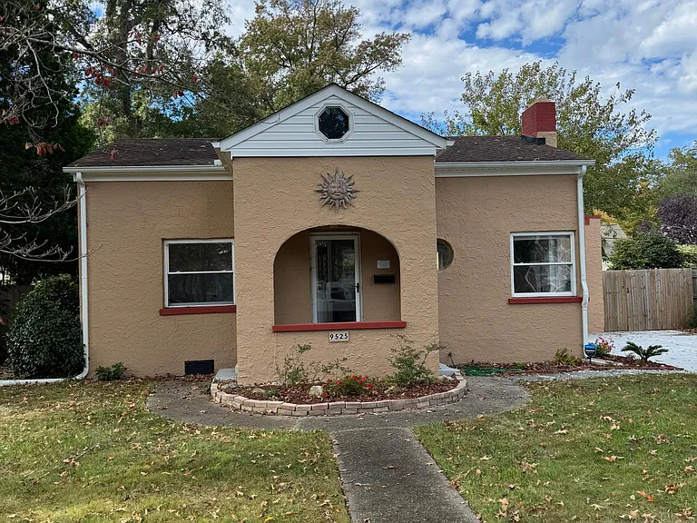 9525 Sherwood Pl — Photo 1