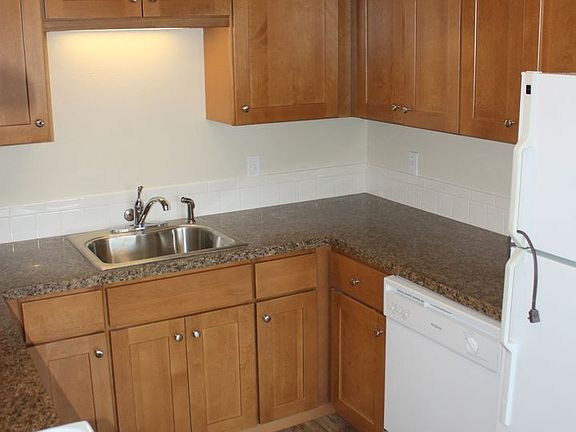 3rd image of 6400 32nd Ave NW APT 10