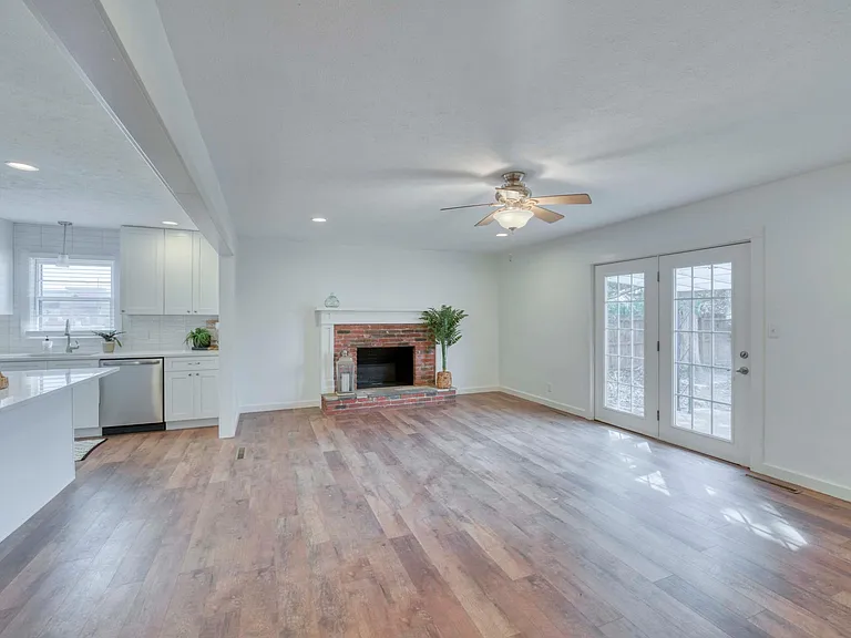 1356 E Rosebrier St — Photo 15