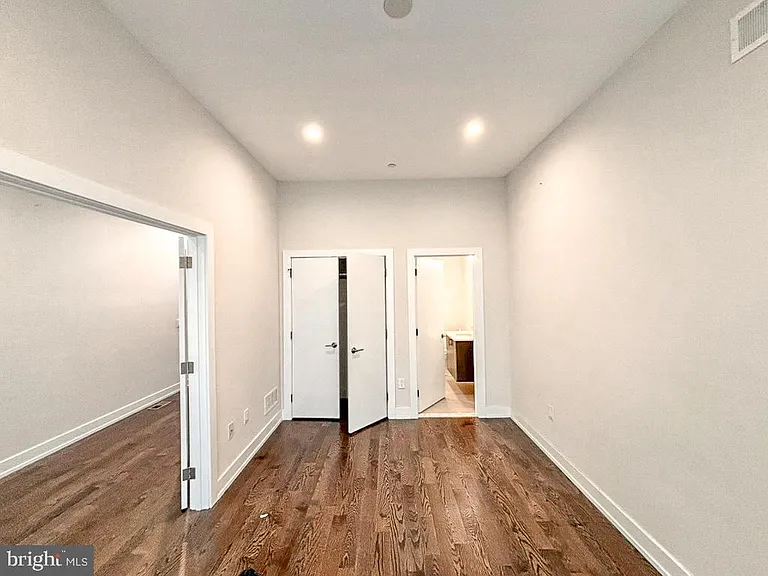2527 Graduate Sq — Photo 18