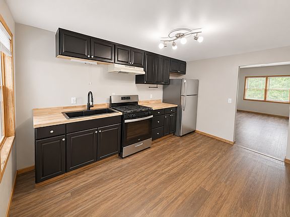 2nd image of 865 Clark St N #863-2