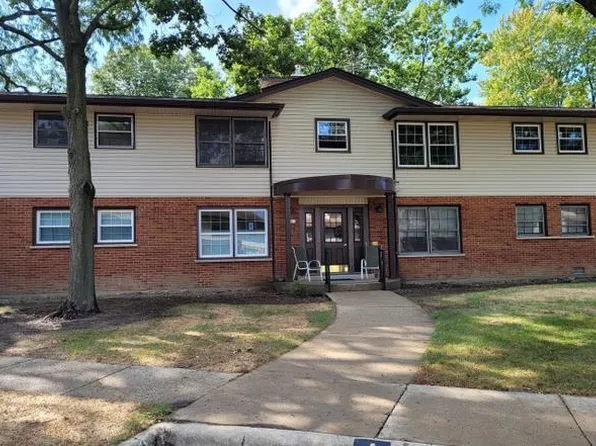 223 Washington Sq APT C, Elk Grove Village, IL 60007
