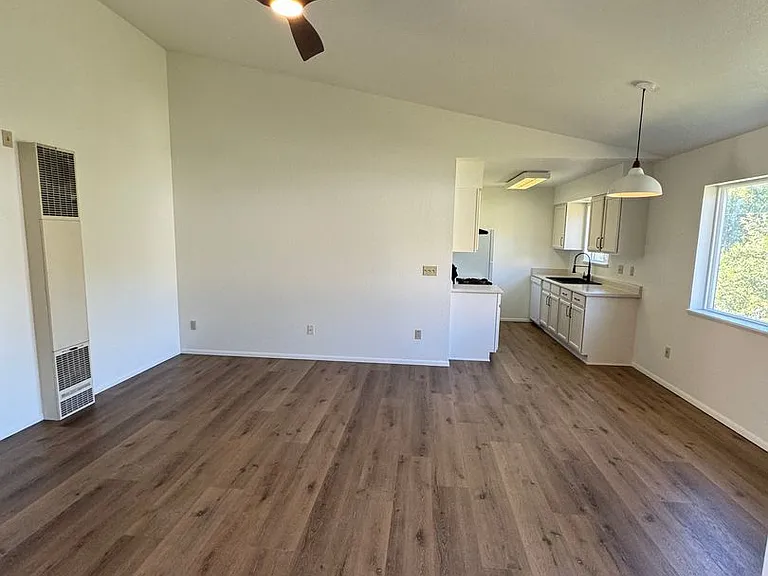 5429 Glenridge Way — Photo 8