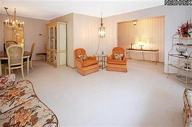 4th image of 2225 Beechwood Dr