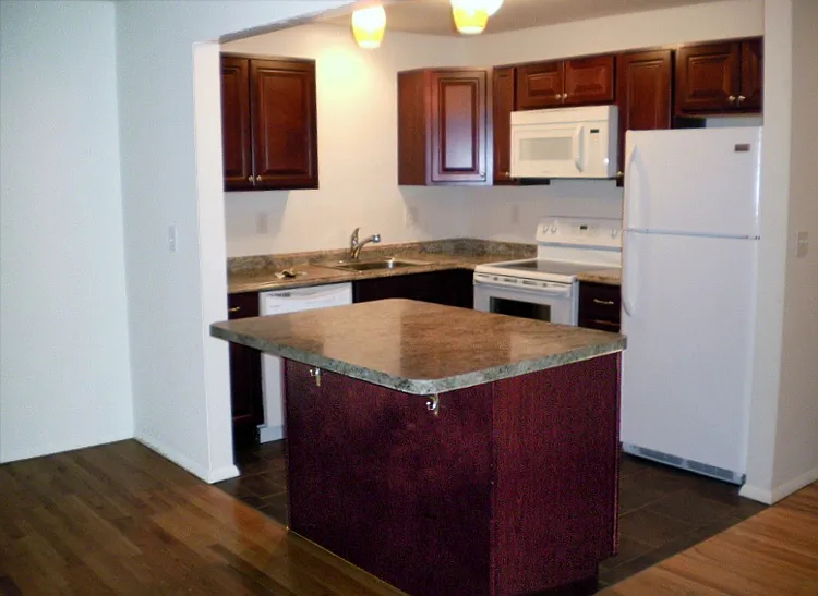 Saratoga Garden Apartments — Photo 14