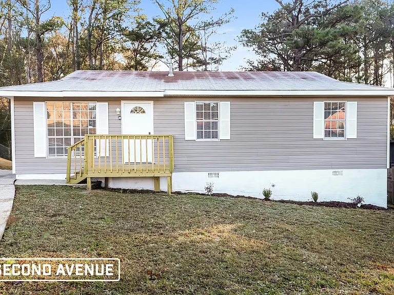 1739 Huntington Dr — Photo 1