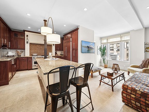 3rd image of 650 W End Ave #9B