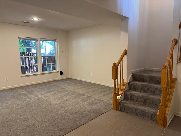 2743 Manhattan Pl — Photo 54