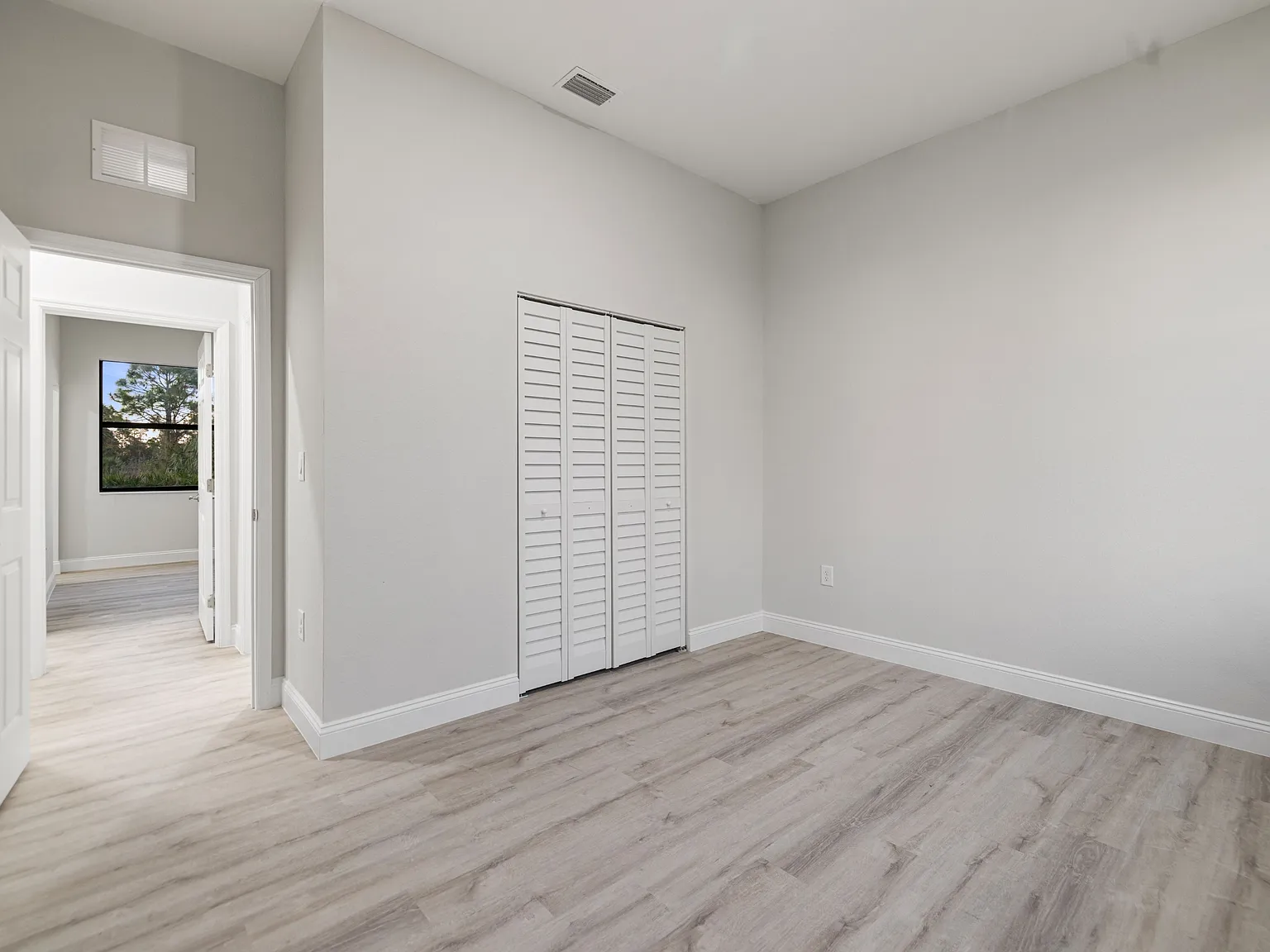 941 Elgin Street - 1 — Photo 2