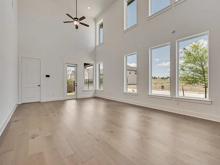 1532 Sandhill Ln — Photo 6