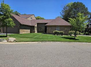6611 Westbrooke Ct, West Bloomfield, MI 48322
