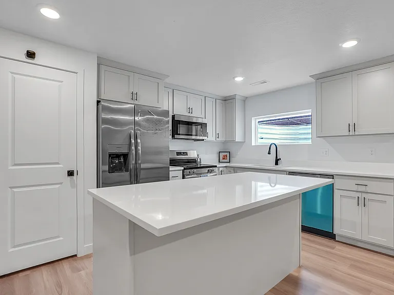 2409 E Woodbury Ln — Photo 18