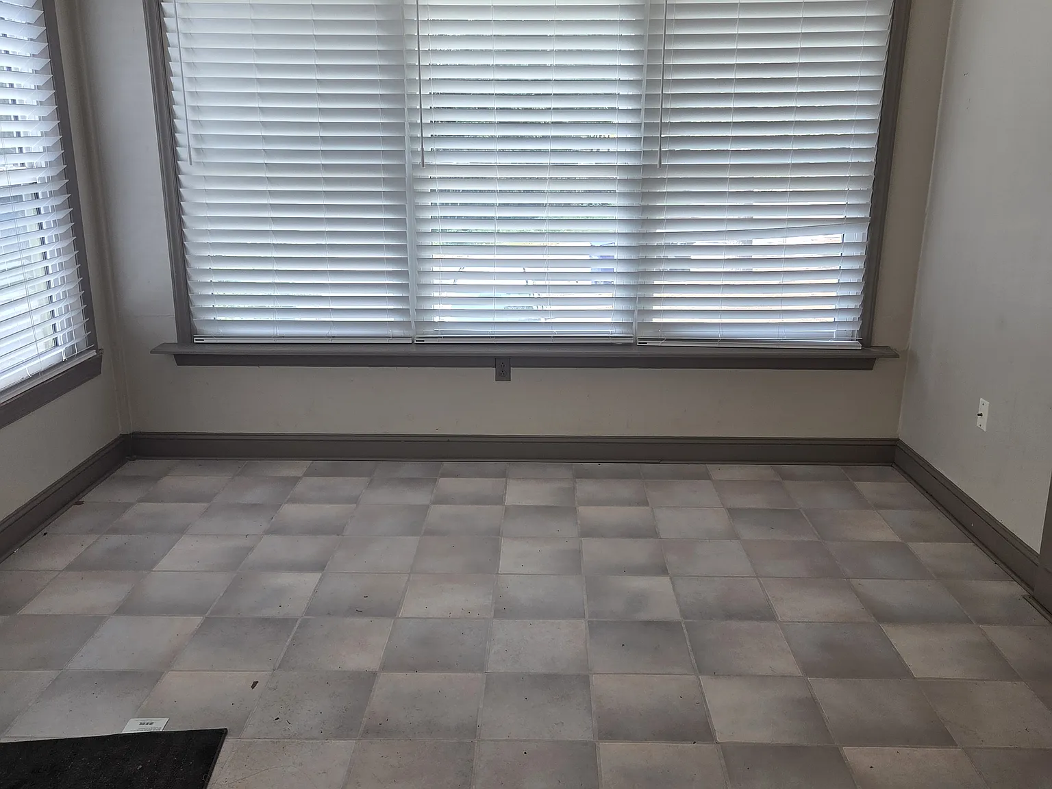 4 bed, 2.5 bath, 2308 sqft, $2,200 — Photo 3