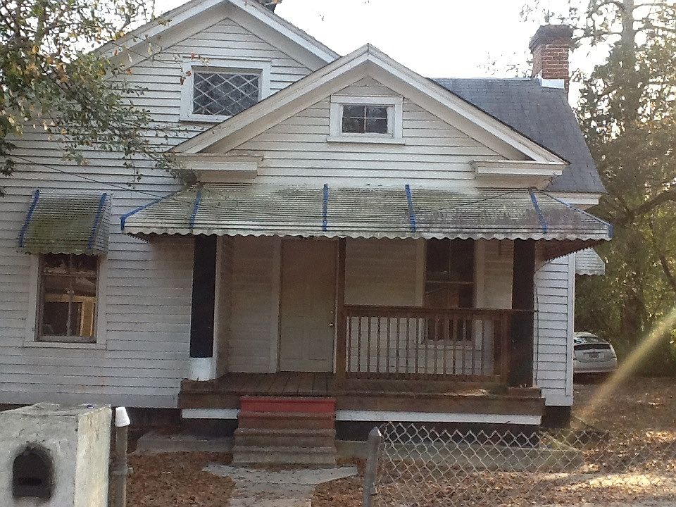 2nd image of 429 Plunkett Ave NW