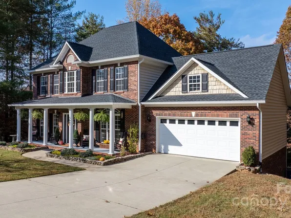 5665 Crown Ter, Hickory, NC 28601