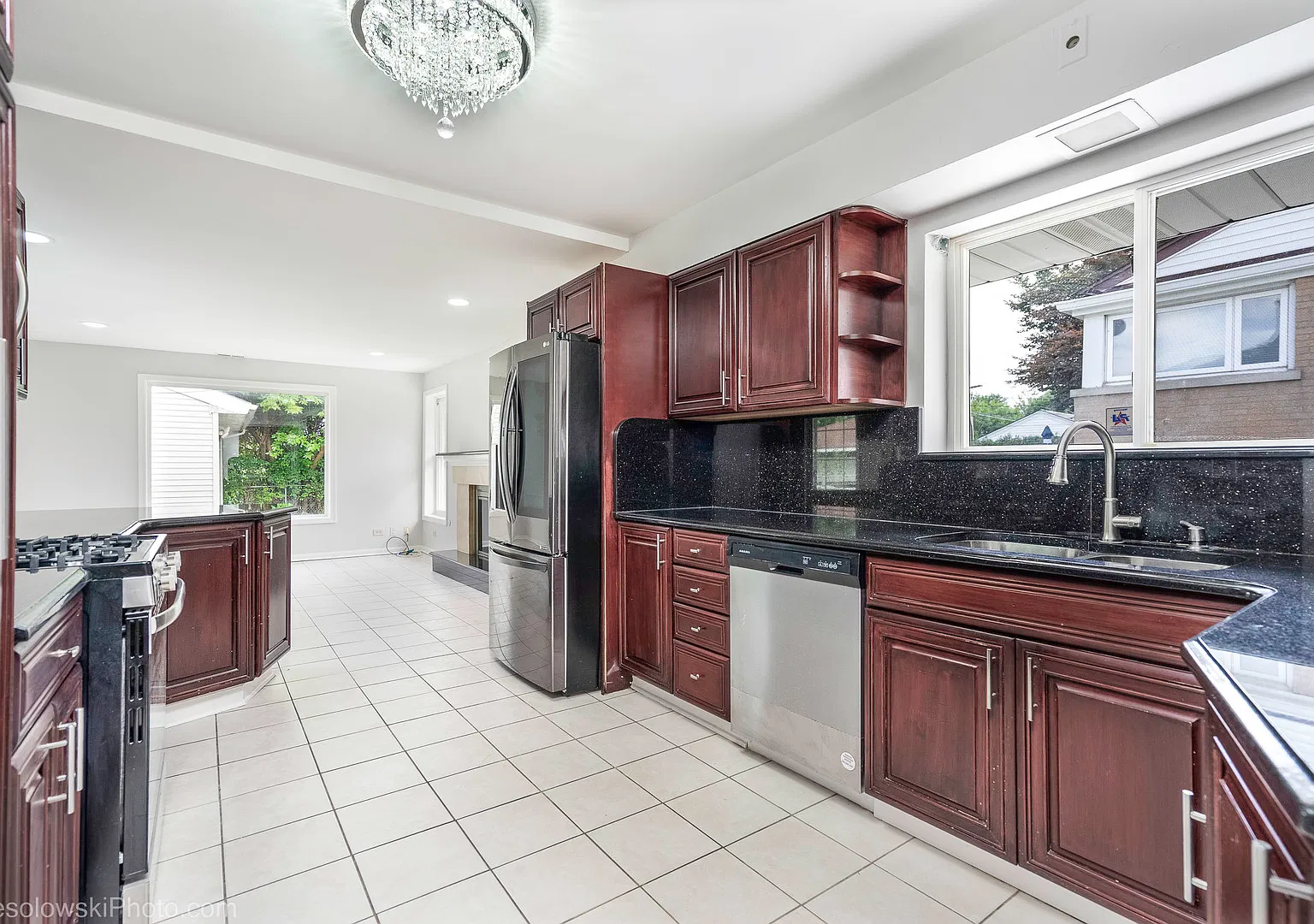 3 bed, 1900 sqft, $3,300 — Photo 3