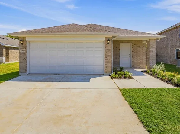1913 Glory Dr, Bonham, TX 75418
