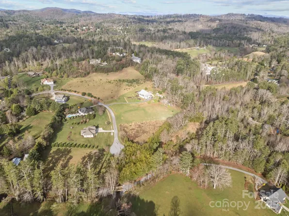 425 Nelson Valley Ln, Hendersonville, NC 28739