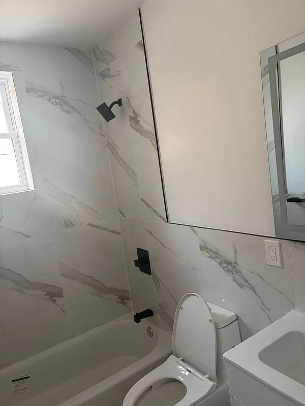 2 bed, 1.0 bath, 1359 sqft, $2,700 — Photo 1