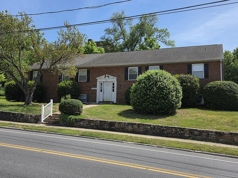 301 E Cleveland Ave #5