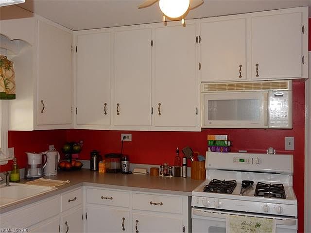 2nd image of 205 Thornbird Ave