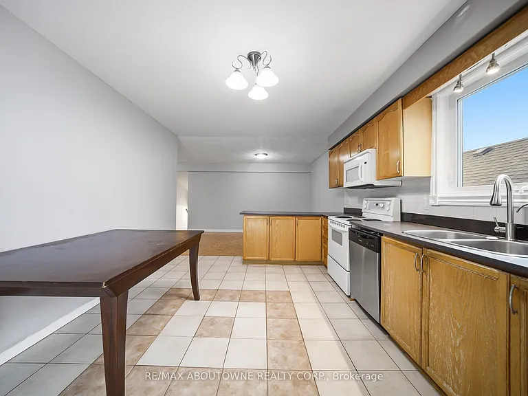 146 Bankside Dr N #UPPER — Photo 10