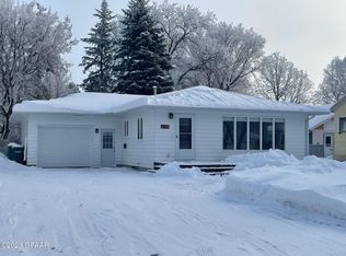 628 N 4th St, Warren, MN 56762