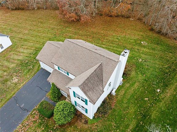 4th image of 26 Bramblewood Ln