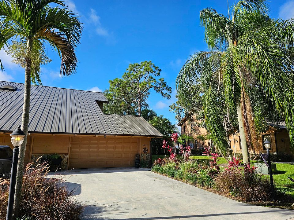 1st image of 122 SE Crestwood Circle #322