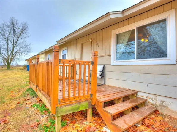 209 N Oakwood Ave, Chandler, OK 74834