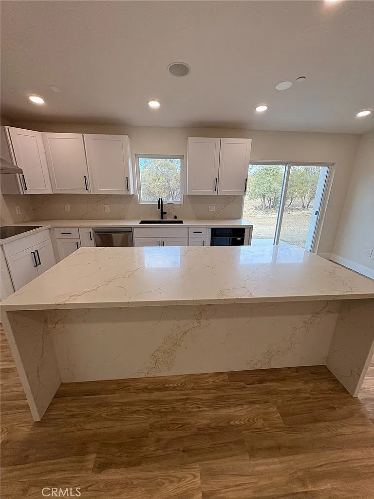 3 bed, 2.5 bath, 2557 sqft, $2,950 — Photo 4