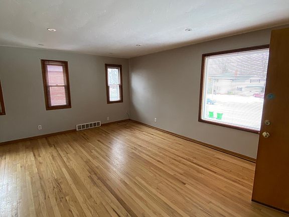 2nd image of 20551 Lakeshore Blvd #2