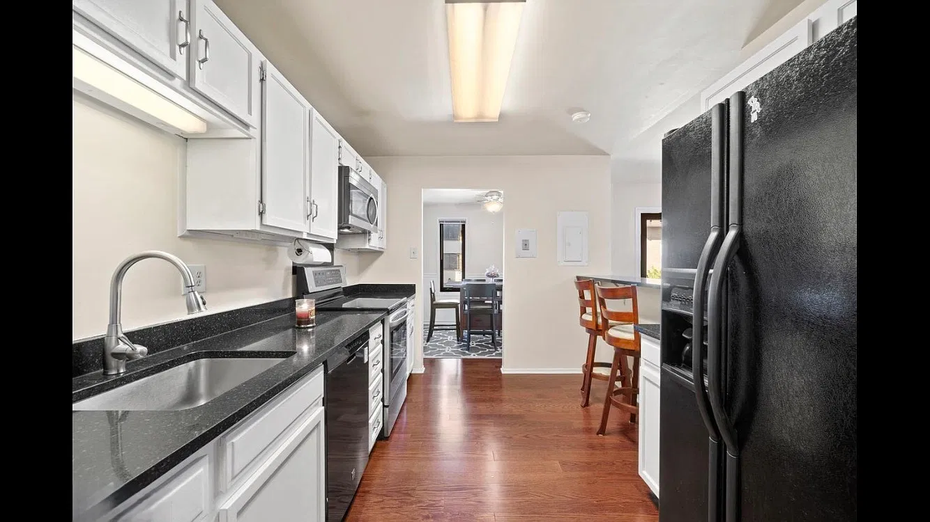 2 bed, 1351 sqft, $2,350 — Photo 2