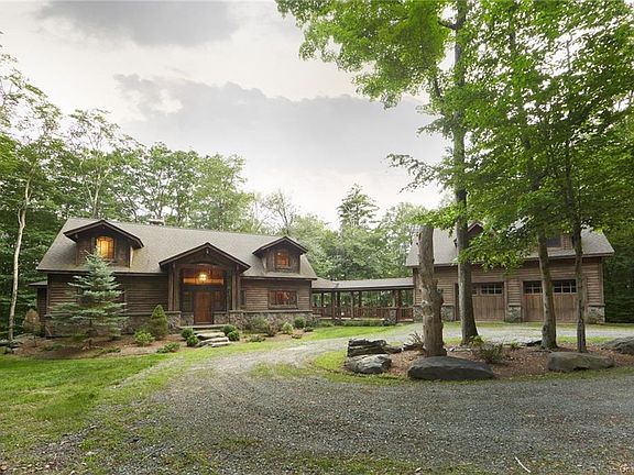 2nd image of 110 Homestead Trl