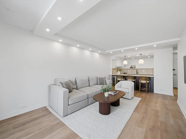 1560 N Sandburg Ter #1210J — Photo 9