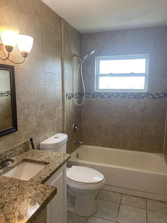 728 Michigan Ct — Photo 3