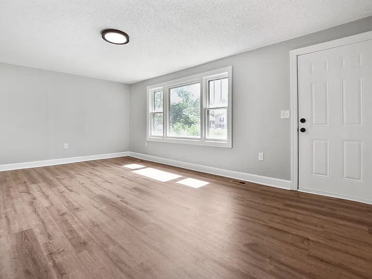 2447 Whitfield Rd — Photo 2