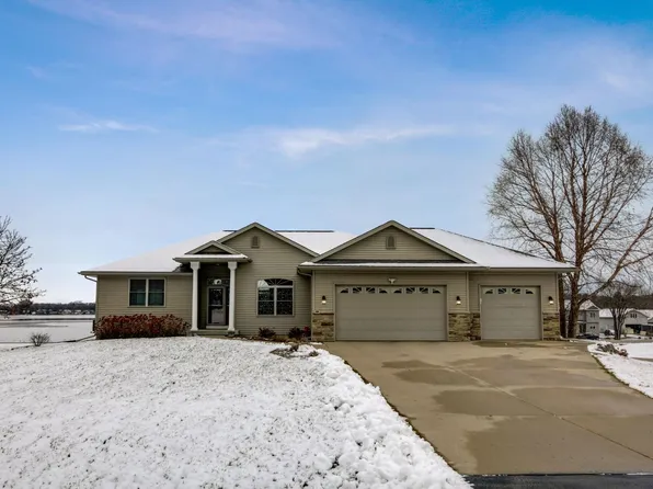 N7327 Ptarmigan Dr, Pardeeville, WI 53954