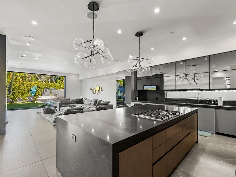 12125 W Sunset Blvd — Photo 44