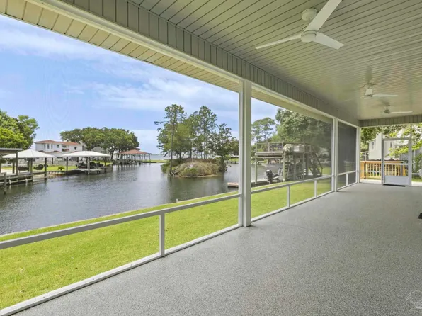 23 Neptune Dr, Mary Esther, FL 32569