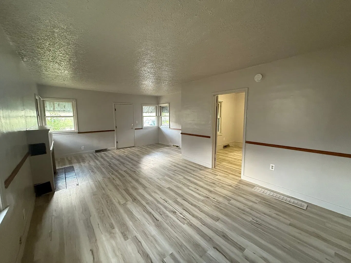 Central air and large backyard! — Photo 3
