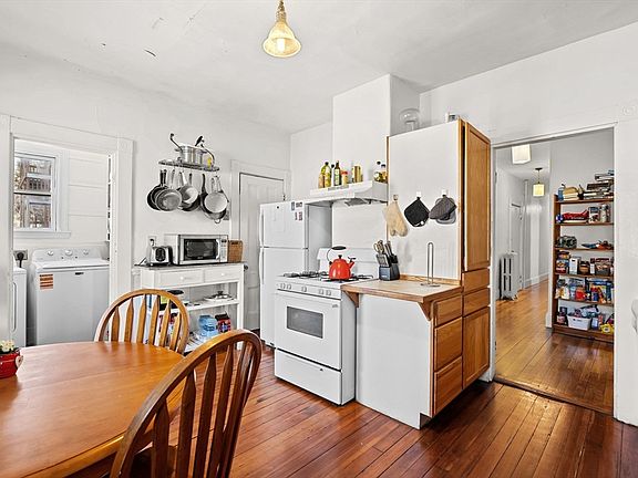 3rd image of 285 Chestnut Ave