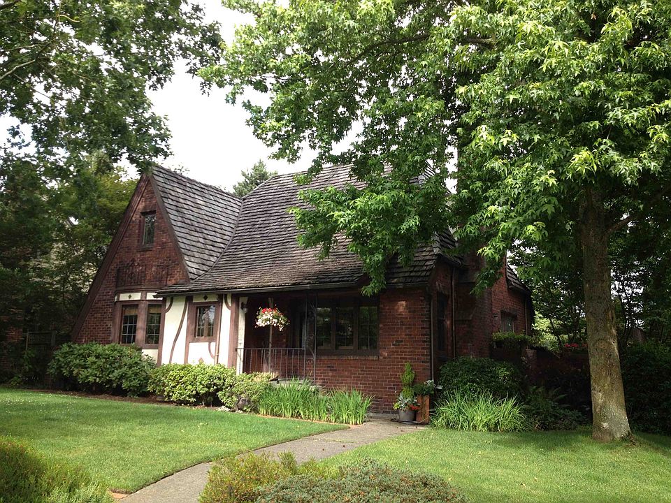 2nd image of 8002 21st Ave NE