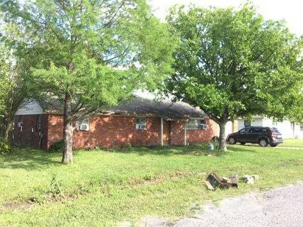 3041 Monroe St, Commerce, TX 75428