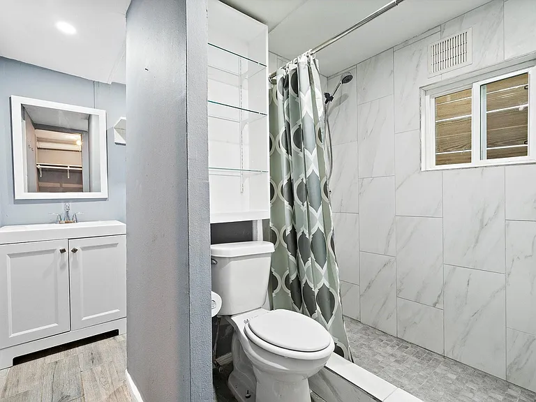 2404 Yoakum Blvd #1 — Photo 11